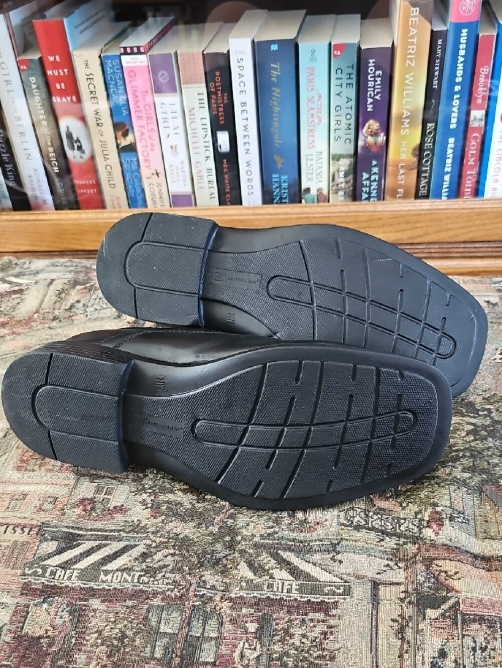 Men's Black Lace-Up Square-Toe Oxfords